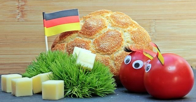 足坛为之侧 足坛为之侧